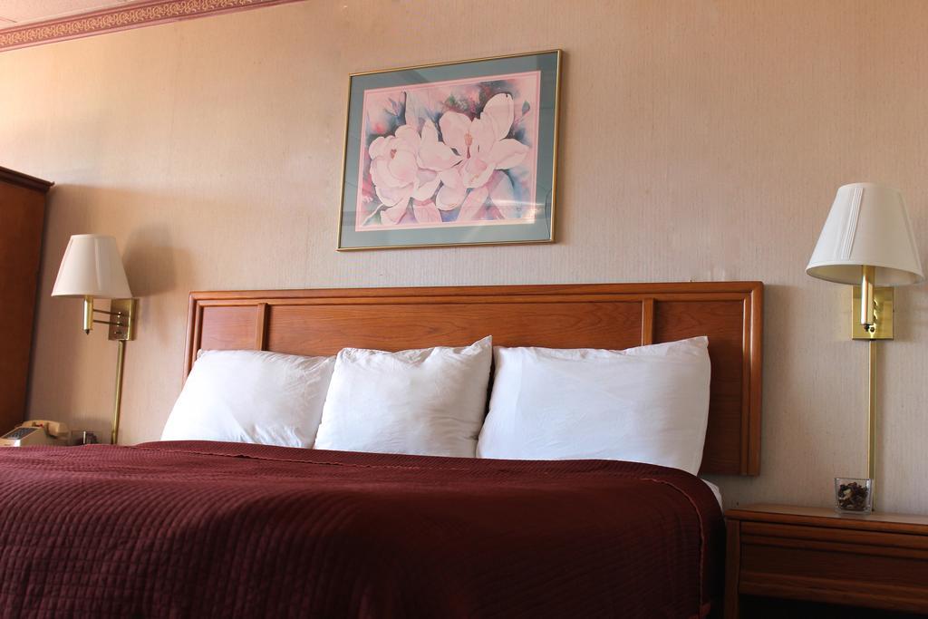 Regency Inn Richmond Dumbarton Bagian luar foto