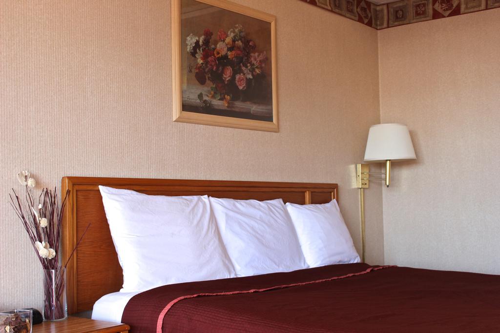 Regency Inn Richmond Dumbarton Bagian luar foto
