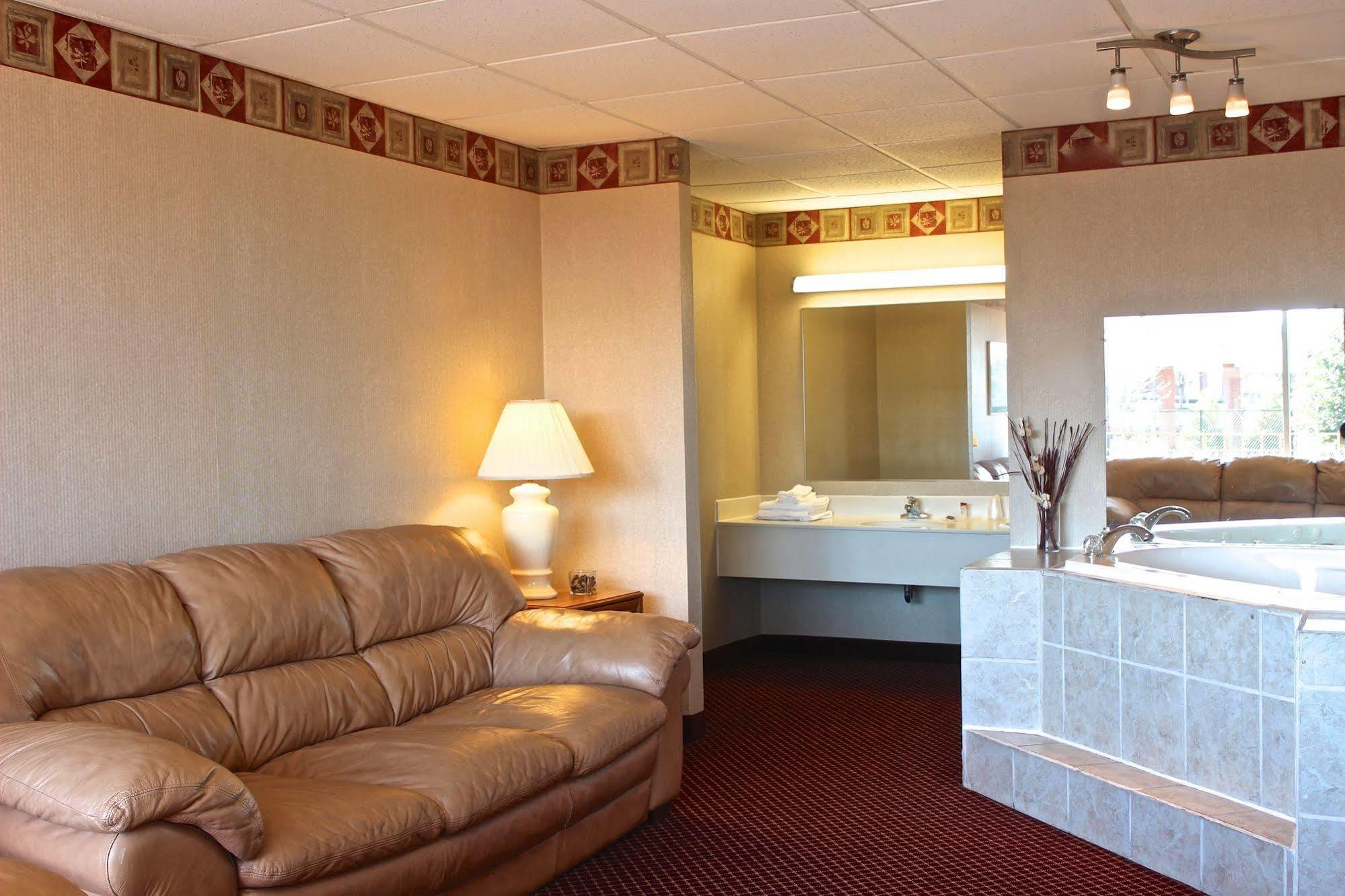 Regency Inn Richmond Dumbarton Bagian luar foto